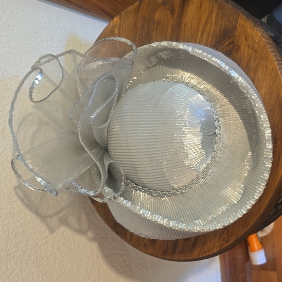 Vintage Silver Tulle DERBY/ Church HAT W/ Strap Stunning! main image 6